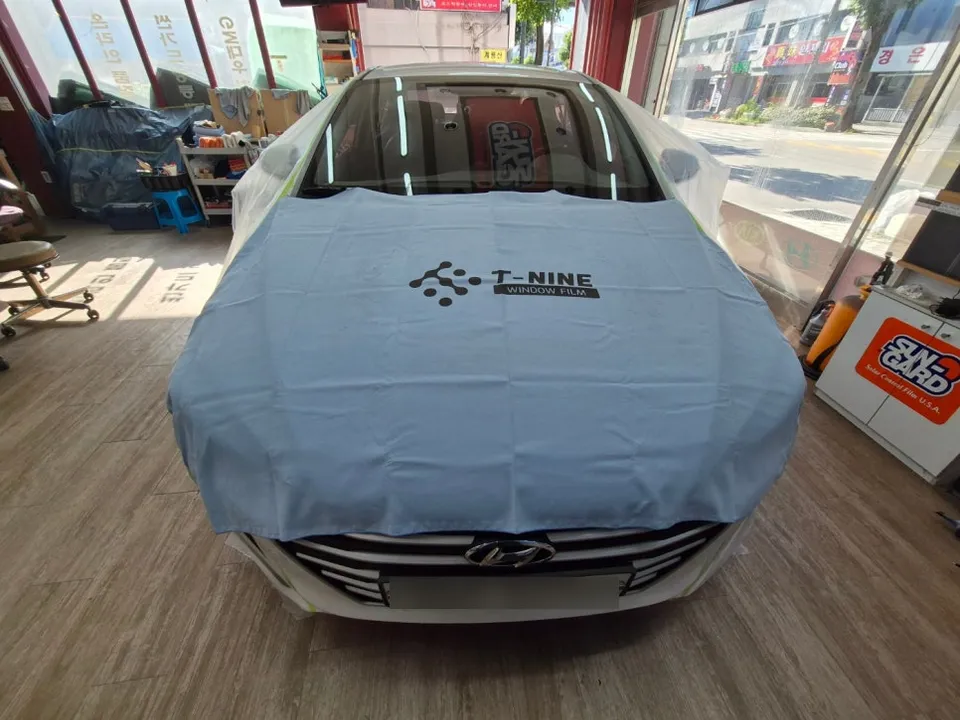 Hyundai Elantraのカーフィルム施工事例|費用目安・仕上がり 施工写真 1-2