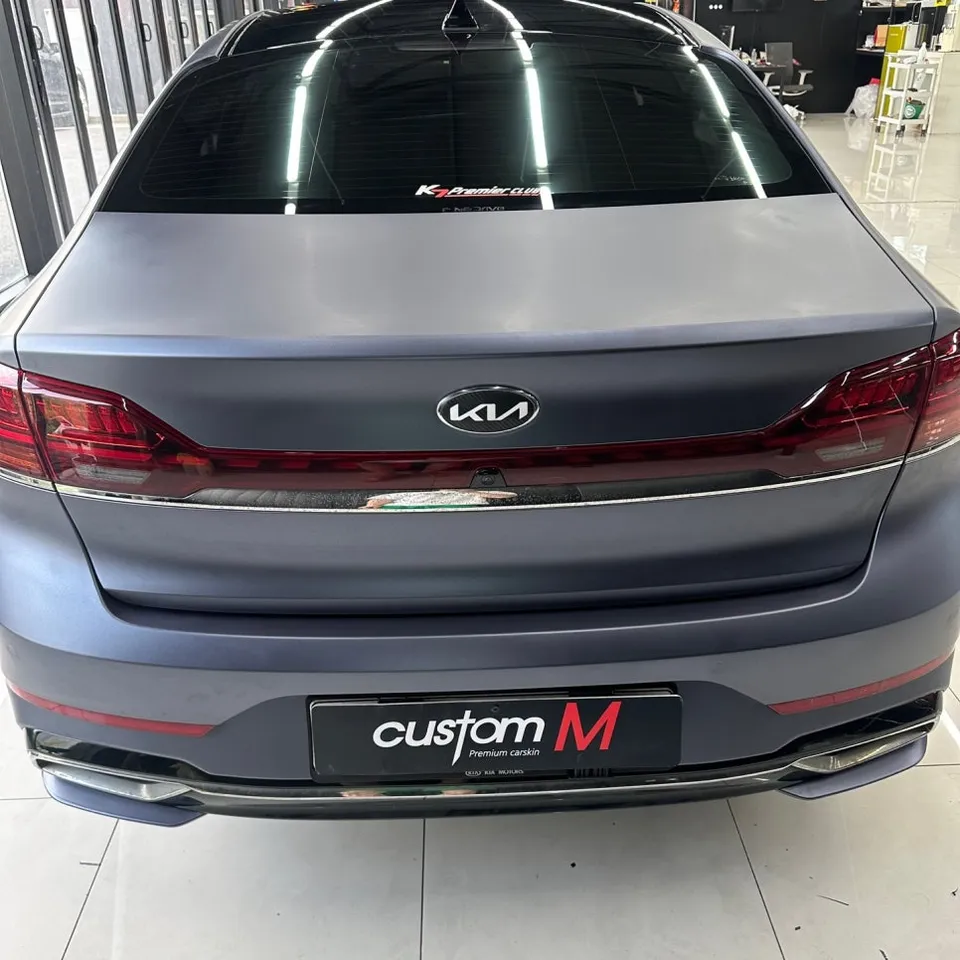 Kia K7 Premierのカーラッピング事例|サテンブルーの仕上がり 施工写真 1-3
