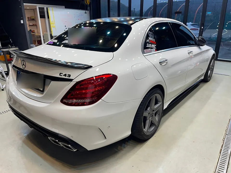 Mercedes-Benz Cクラスのカーラッピング事例|マットメタリックピンク 施工写真 1-2