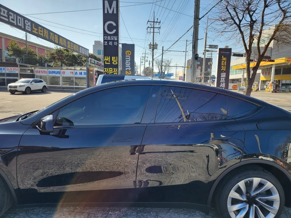 Tesla Model YのPPF施工事例 施工写真 3-2