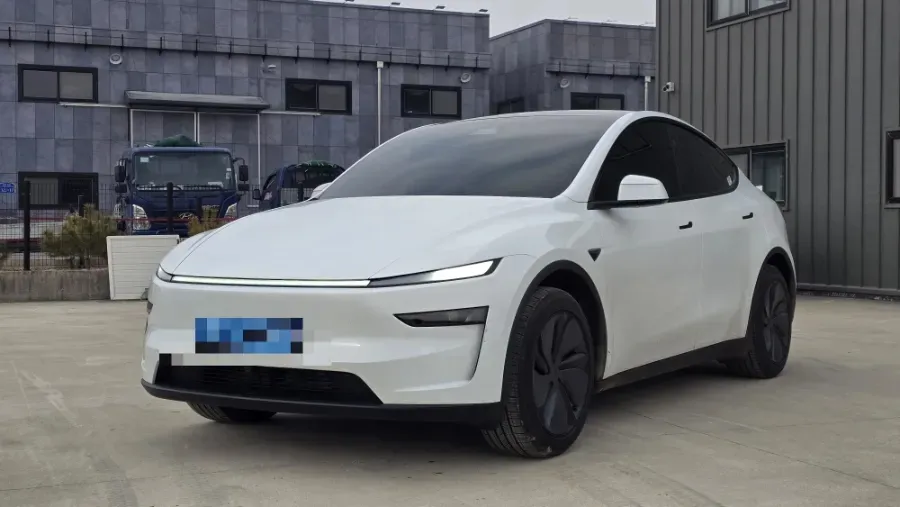 Tesla Model Yのカーフィルム施工事例｜費用目安・仕上がり 施工写真 1-3