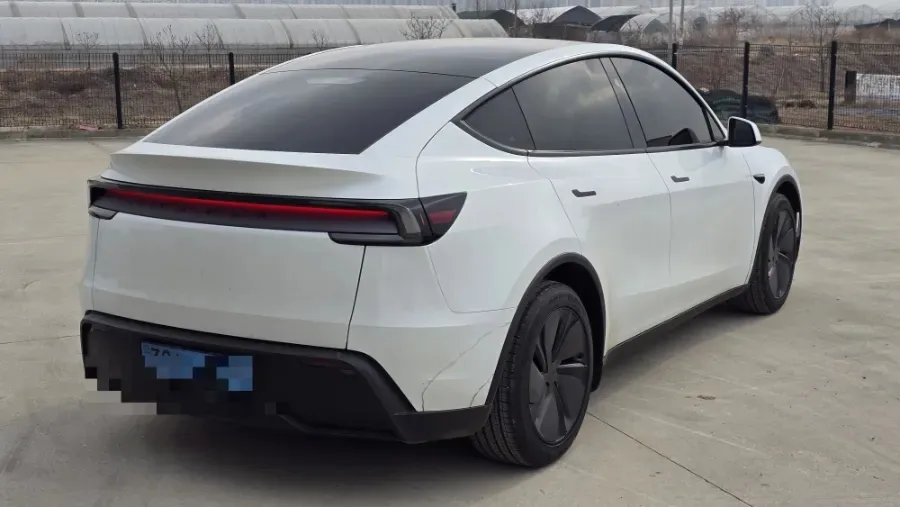 Tesla Model Yのカーフィルム施工事例｜費用目安・仕上がり 施工写真 2-3