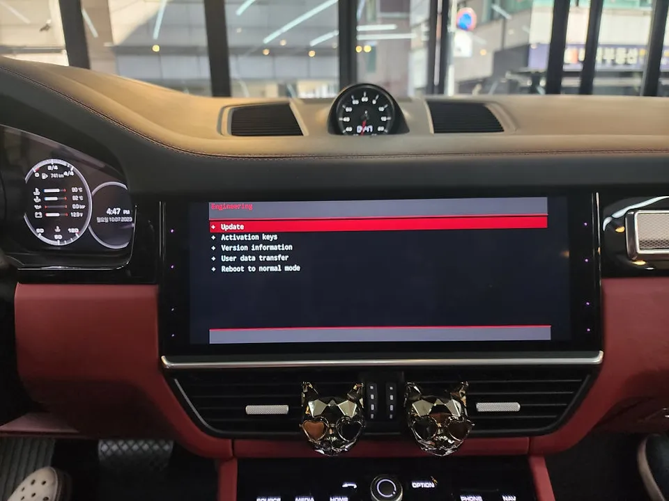 Porsche CayenneのAndroid Auto・CarPlay取付事例 施工写真 3-1