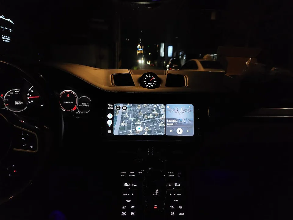 Porsche CayenneのAndroid Auto・CarPlay取付事例 施工写真 4-1