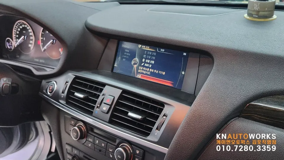 BMW X3のAndroid Auto・CarPlay取付事例 施工写真 3-1