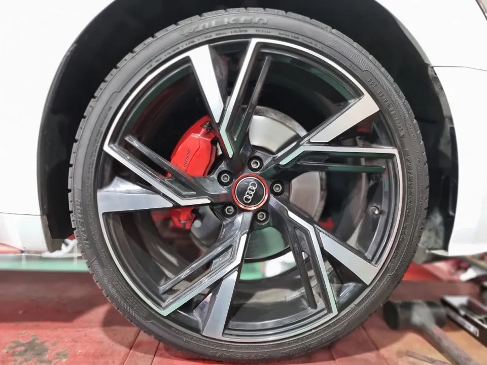 Audi S5のホイールリペア・塗装事例 施工写真 4-1