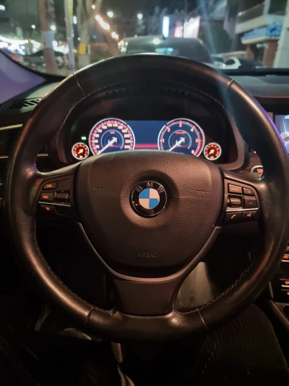 BMW 5 Series GT F07 steering wheel - BMW 5GT Steering Wheel Customization Review photo 3