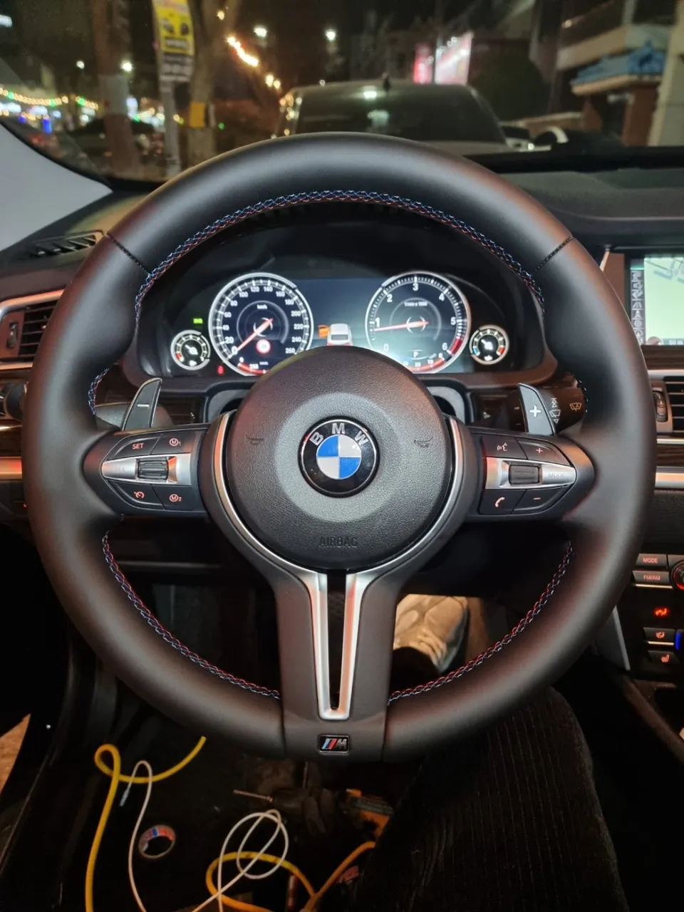 BMW 5 Series GT F07 steering wheel - BMW 5GT Steering Wheel Customization Review photo 5