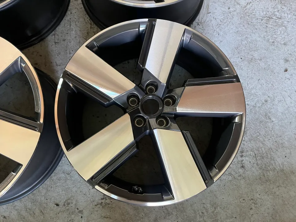 Hyundai Santa Fe MX5 Wheel Repair Review - Restored 20-Inch Wheel