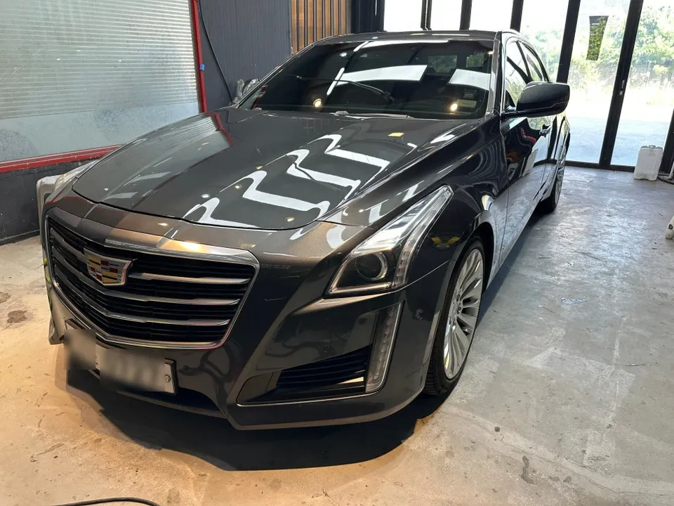 Cadillac CTSのガラスコーティング事例 施工写真 4-2