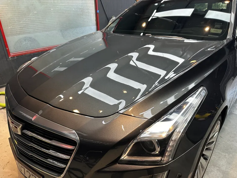 Cadillac CTSのガラスコーティング事例 施工写真 1-3