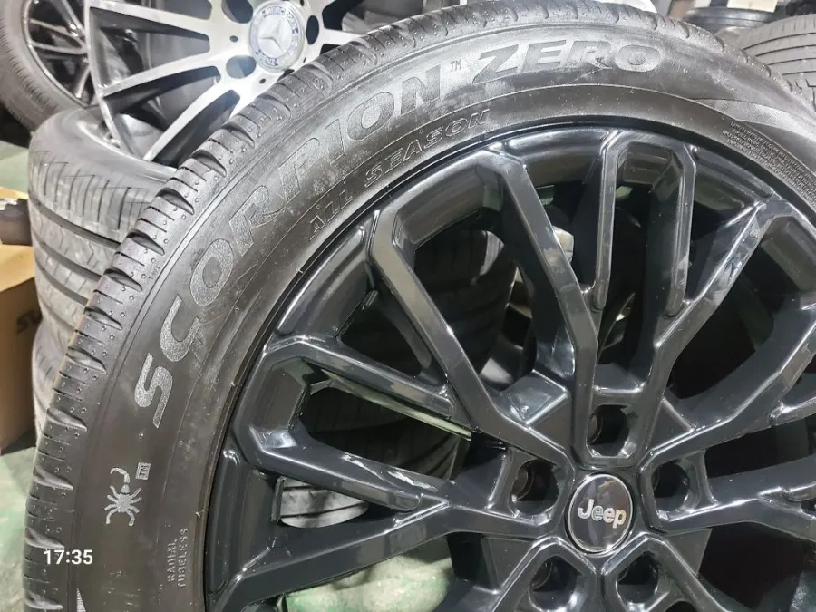 Jeep Grand Cherokeeのホイールリペア・塗装事例 施工写真 3-2