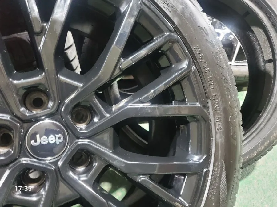 Jeep Grand Cherokeeのホイールリペア・塗装事例 施工写真 4-2
