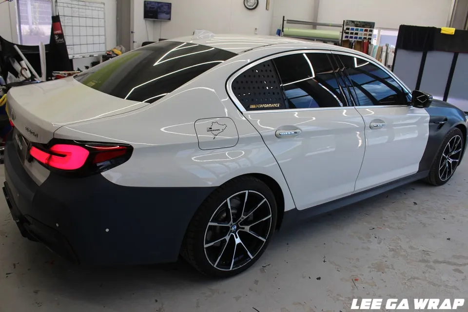 BMW 5 Series vinyl wrap - BMW 5 Series Vinyl Wrap Review: M5 Style Transformation photo 3
