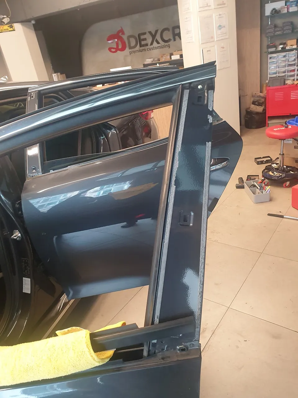 Kia K5 body repair - Kia K5 B, C Pillar Gloss Trim Replacement Review photo 4