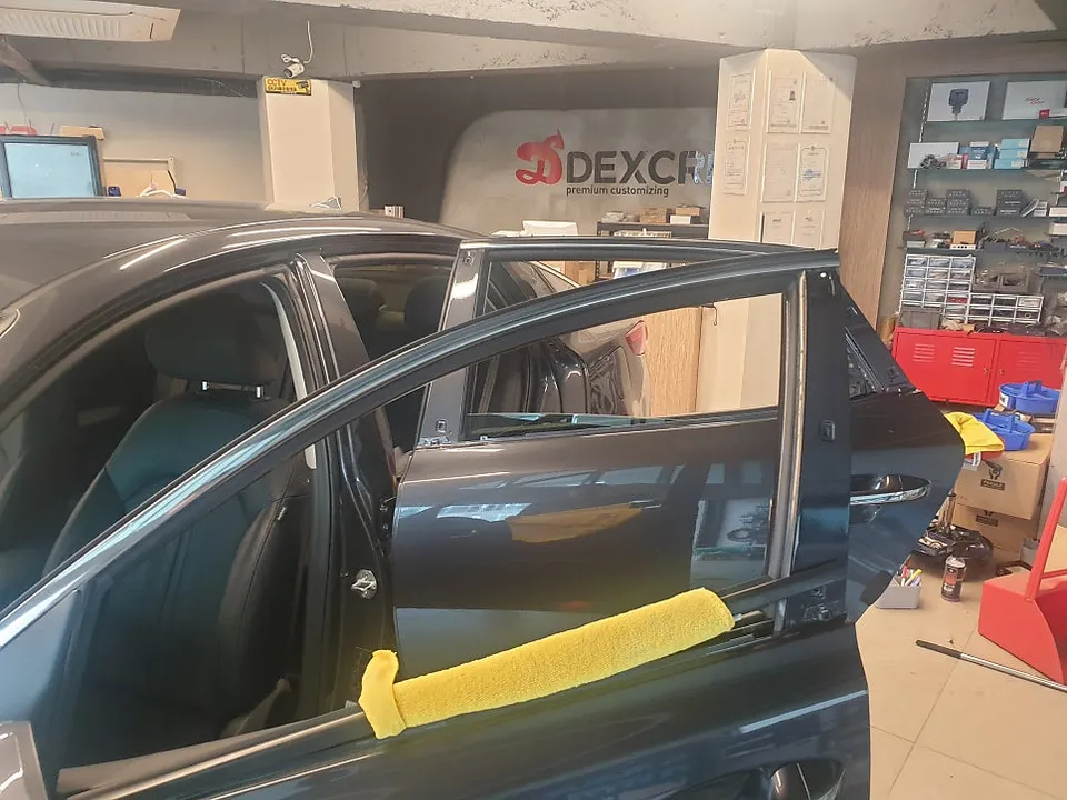 Kia K5 body repair - Kia K5 B, C Pillar Gloss Trim Replacement Review photo 5