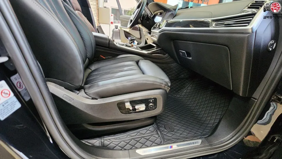 BMW X7 interior customization - BMW X7 Interior Customization Review: Comfort & Luxury photo 4