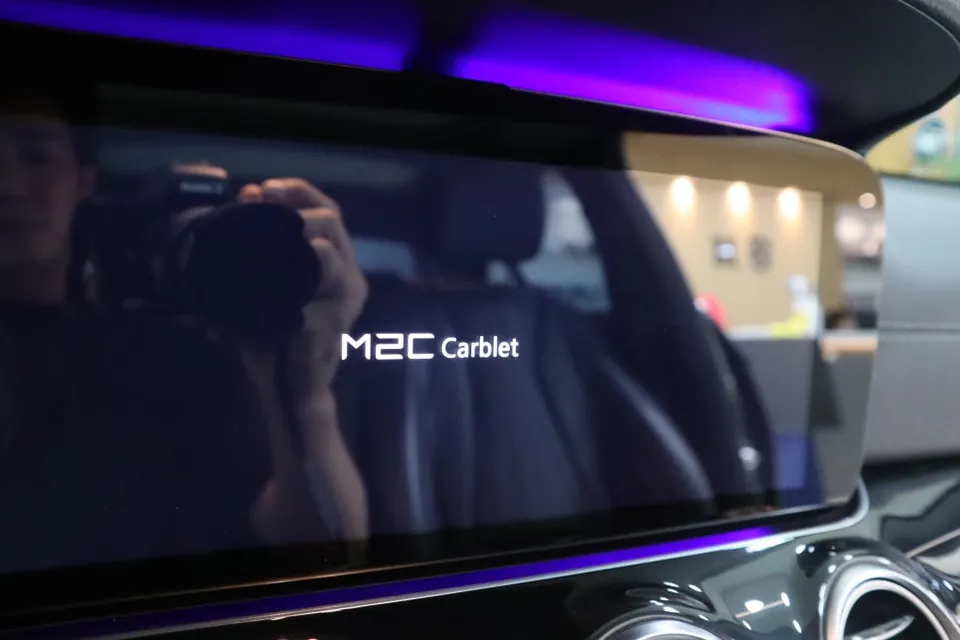 Mercedes-Benz E-Class W213のAndroid Auto・CarPlay取付事例 施工写真 2-1