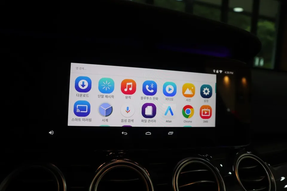 Mercedes-Benz E-Class W213のAndroid Auto・CarPlay取付事例 施工写真 2-2