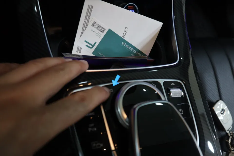 Mercedes-Benz E-Class W213のAndroid Auto・CarPlay取付事例 施工写真 3-2