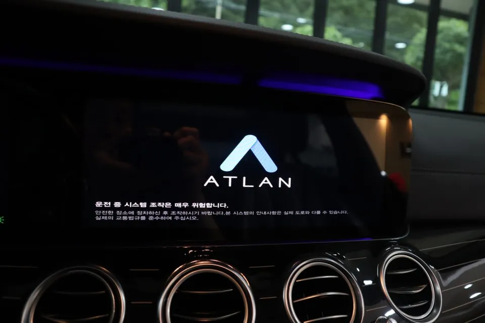 Mercedes-Benz E-Class W213のAndroid Auto・CarPlay取付事例 施工写真 4-2