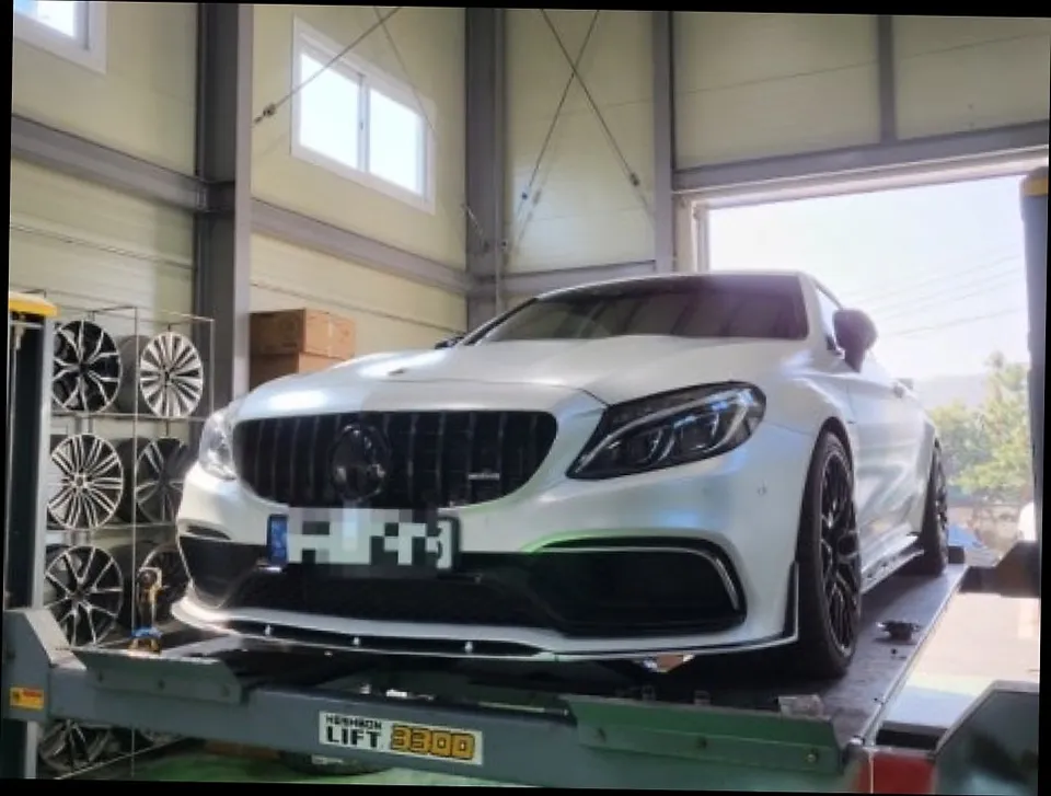Mercedes-Benz C63 AMG W205 wheel repair - Mercedes-Benz C63 AMG W205 Wheel Refinishing Review — Hypersilver Restoration photo 3