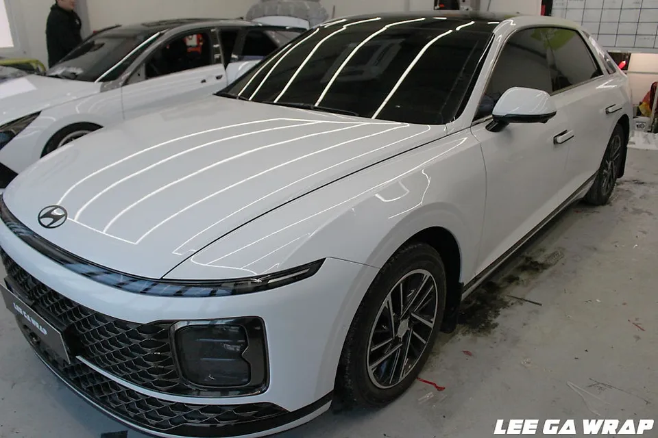 Hyundai Grandeur GN7のデュオトーンラッピング事例 施工写真 2-2