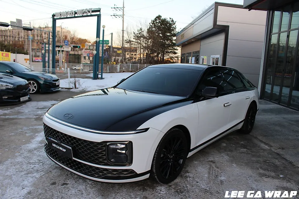 Hyundai Grandeur GN7のデュオトーンラッピング事例 施工写真 3-2