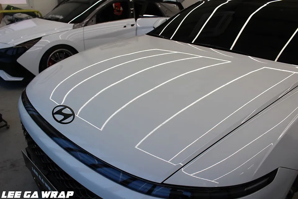 Hyundai Grandeur GN7のデュオトーンラッピング事例 施工写真 1-3