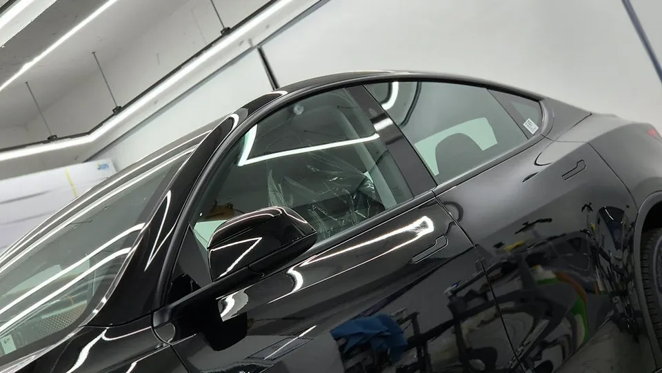 Tesla Model YのPPF施工事例 施工写真 3-1