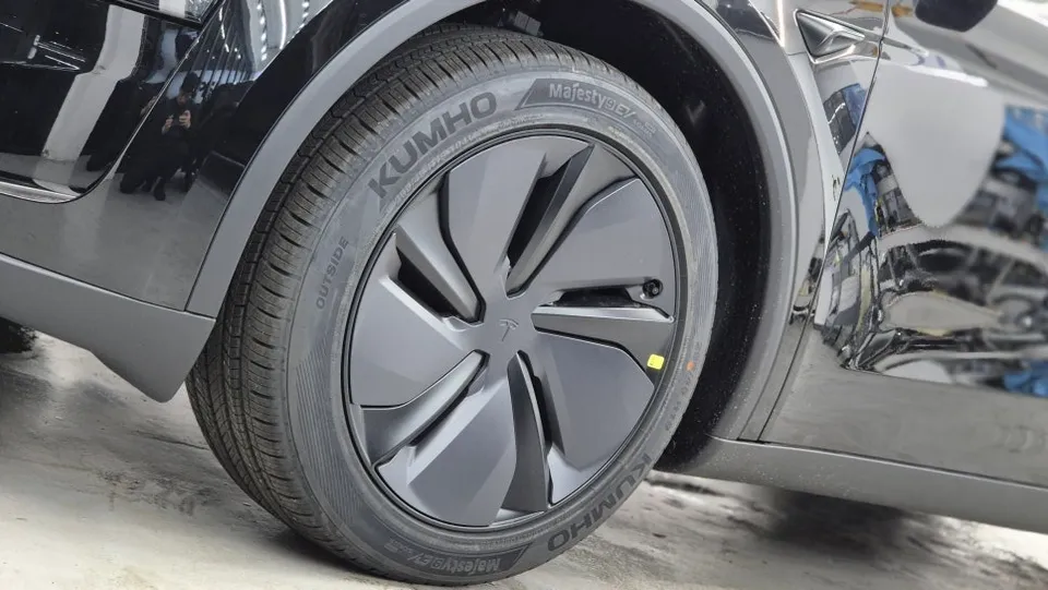 Tesla Model YのPPF施工事例 施工写真 4-1