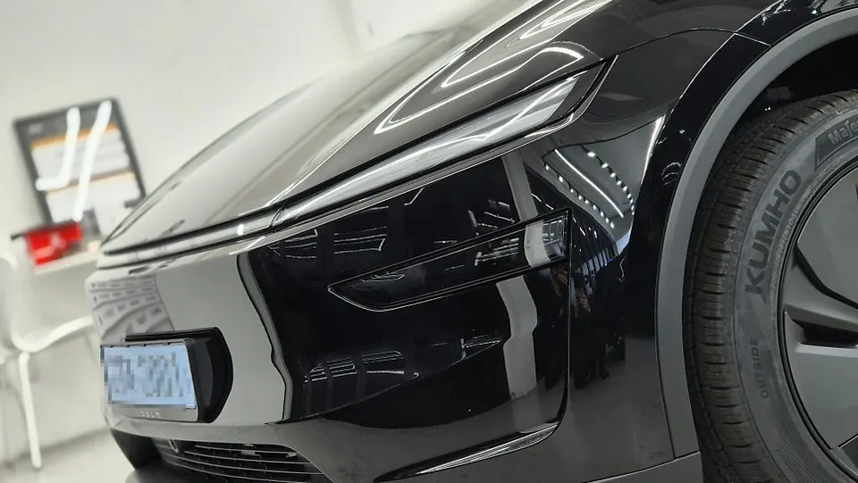 Tesla Model YのPPF施工事例 施工写真 1-2