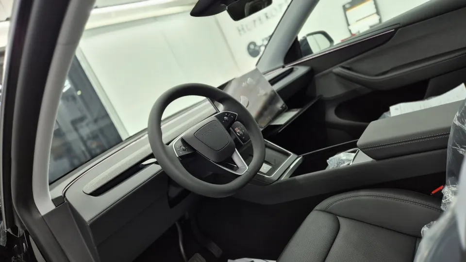 Tesla Model YのPPF施工事例 施工写真 4-2