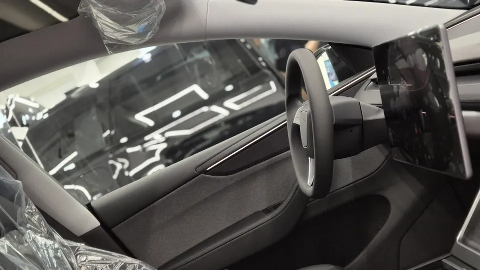 Tesla Model YのPPF施工事例 施工写真 1-3