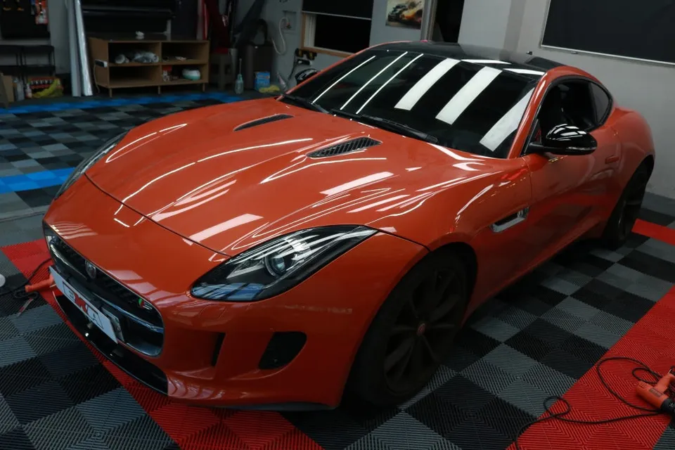 Jaguar F-Typeのカーラッピング事例|クロームパーツのブラック化 施工写真 2-3