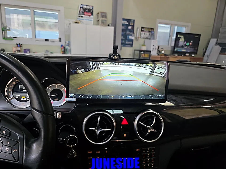 Mercedes-Benz GLKのAndroid Auto・CarPlay取付事例 施工写真 4-1
