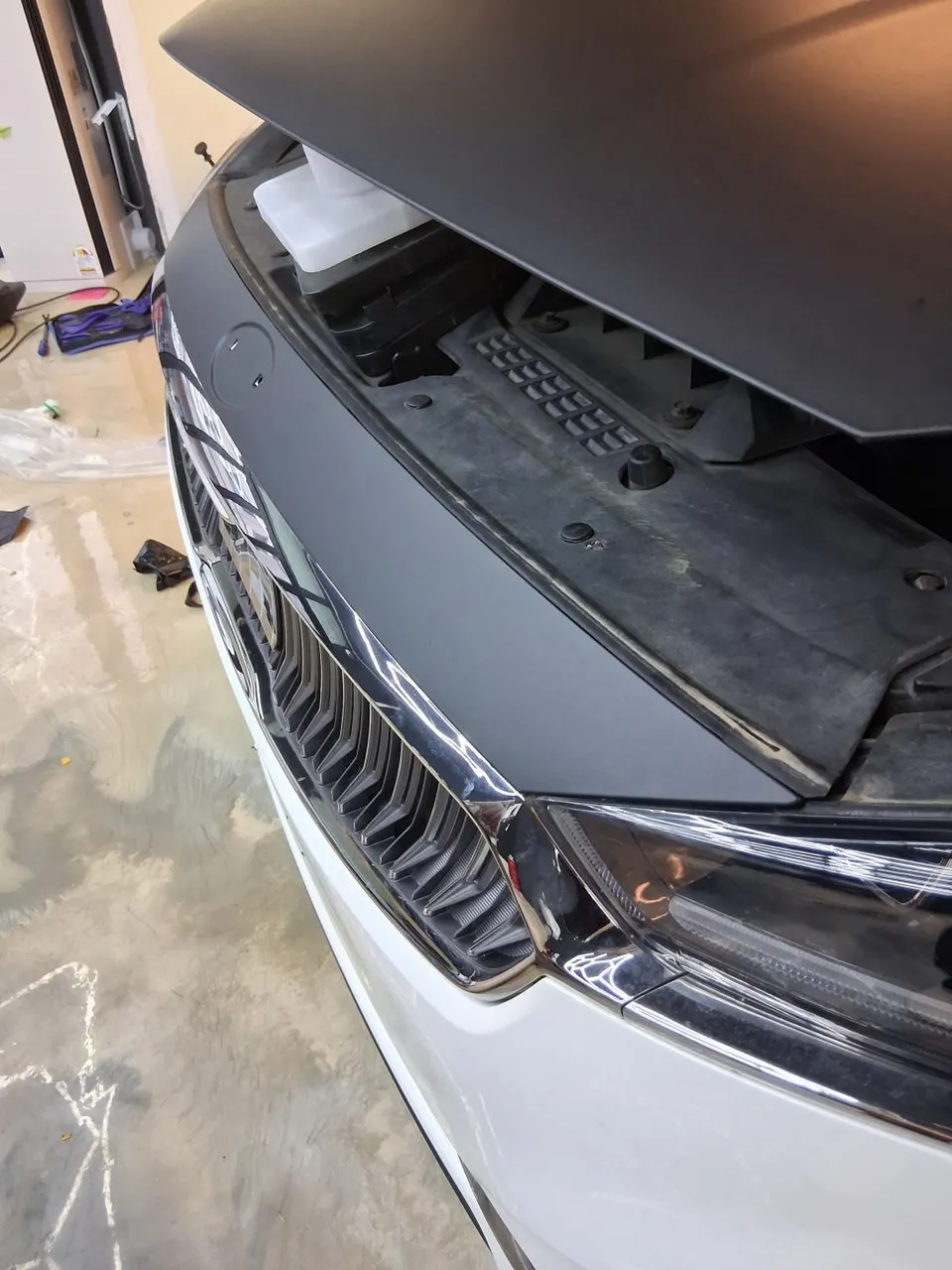 Kia K7 YGのカーラッピング事例｜マットブラックで高級感アップ 施工写真 2-2