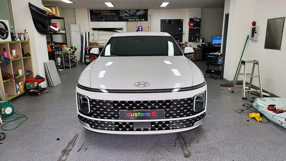 Hyundai Grandeur GN7 vinyl wrap installation result