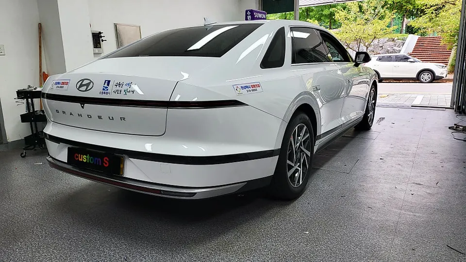Hyundai Grandeur GN7 vinyl wrap - Hyundai Grandeur GN7 Vinyl Wrap Review — Color Change Cost photo 4