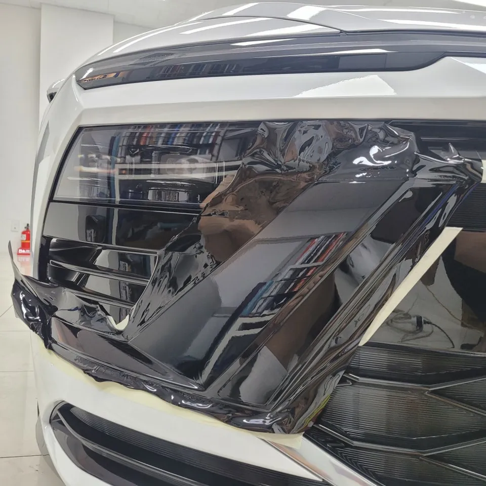 Hyundai Sonata DN8のカーラッピング事例:クローム除去で洗練された印象に 施工写真 3-2