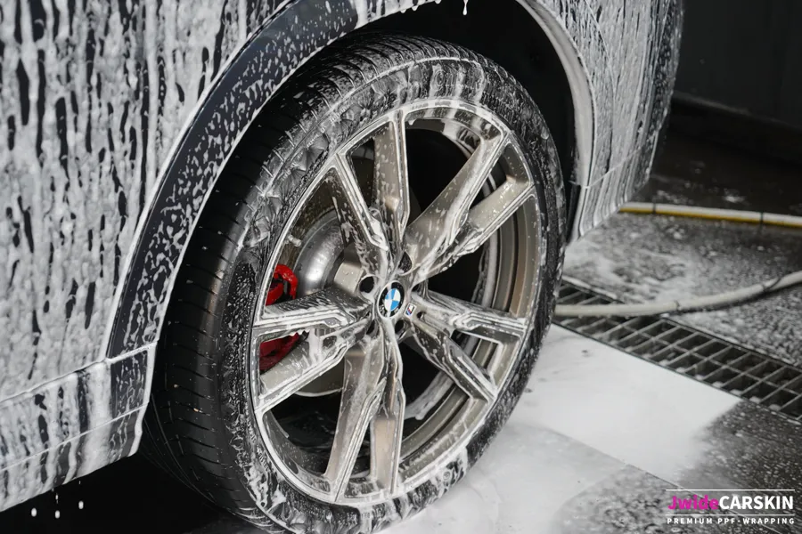 BMW X6のカーラッピング事例｜3Mリビエラブルー 施工写真 3-1