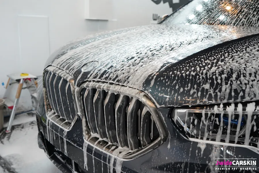 BMW X6のカーラッピング事例｜3Mリビエラブルー 施工写真 3-2