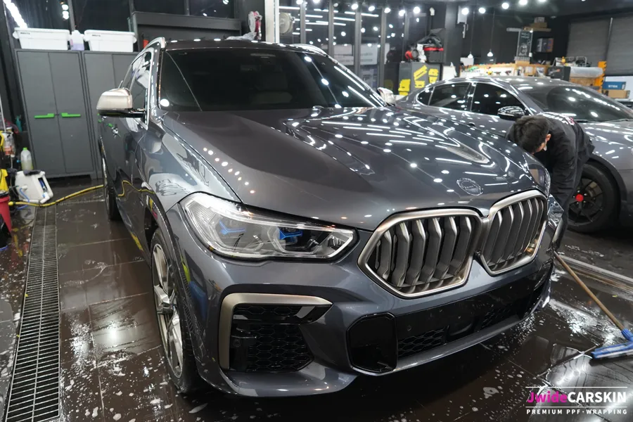 BMW X6のカーラッピング事例｜3Mリビエラブルー 施工写真 1-3