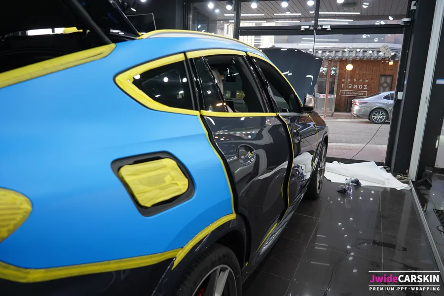 BMW X6のカーラッピング事例｜3Mリビエラブルー 施工写真 3-3