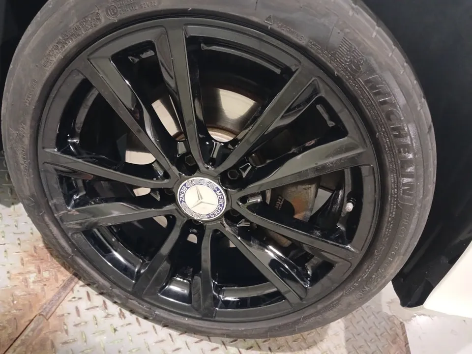 Mercedes-Benz CLAのホイールリペア・塗装事例 施工写真 2-2