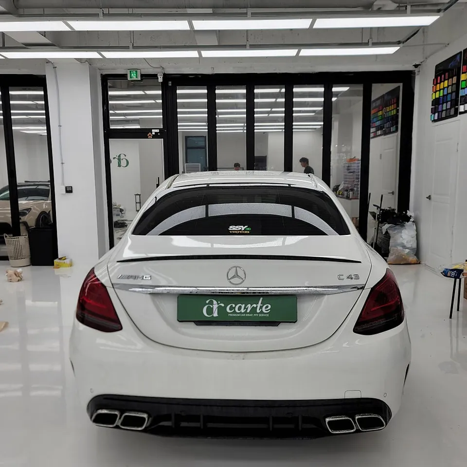 Mercedes-Benz Cクラスのカーラッピング事例|費用目安・仕上がり 施工写真 1-1