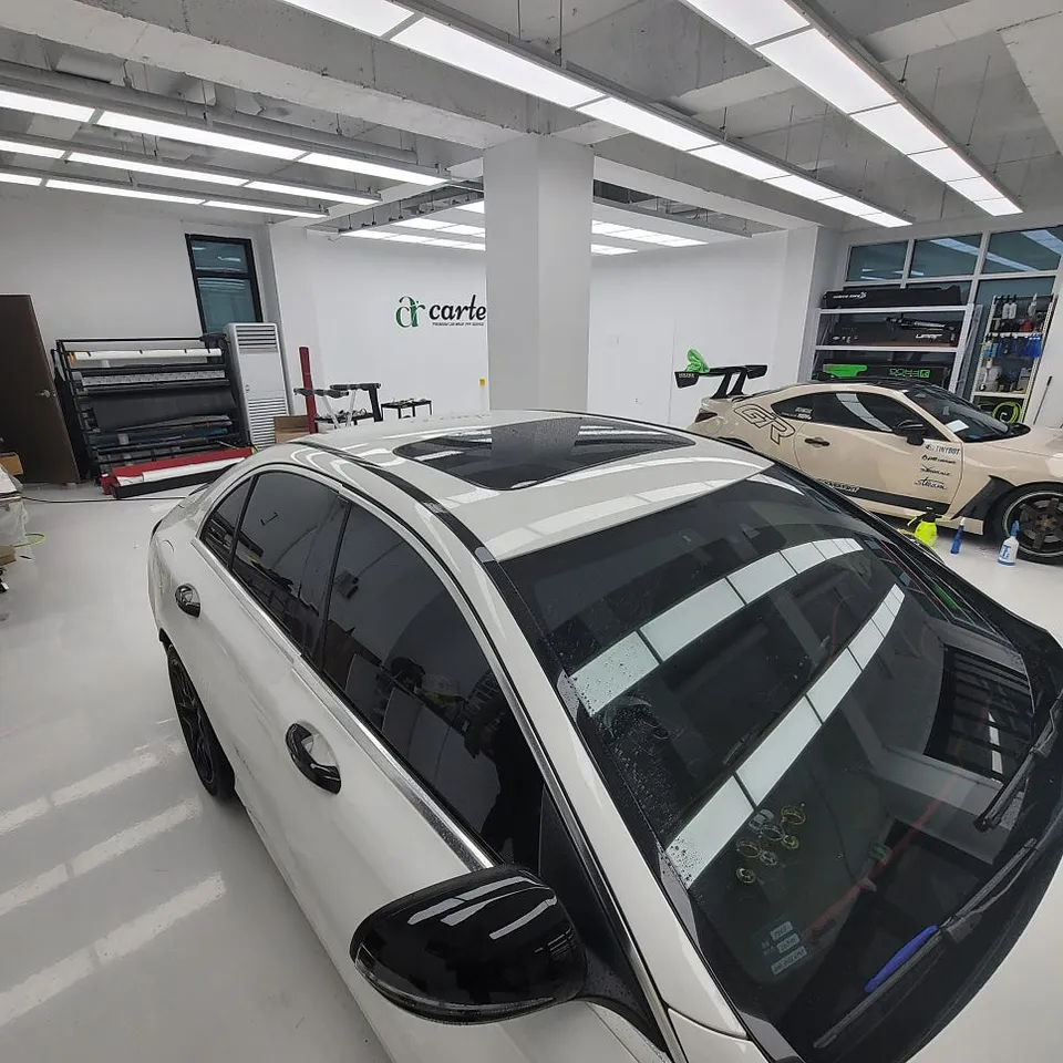 Mercedes-Benz Cクラスのカーラッピング事例|費用目安・仕上がり 施工写真 2-1