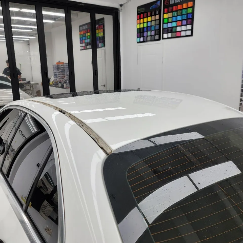 Mercedes-Benz Cクラスのカーラッピング事例|費用目安・仕上がり 施工写真 1-2