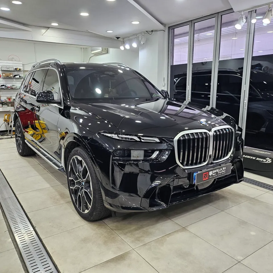 BMW X7のカーラッピング事例｜クロームメッキをブラック化 写真