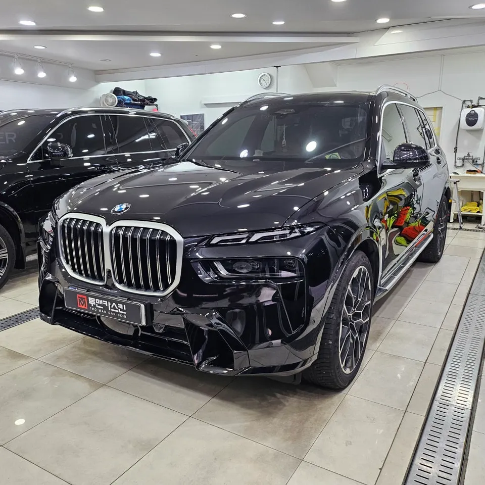 BMW X7のカーラッピング事例|クロームメッキをブラック化 施工写真 1-1